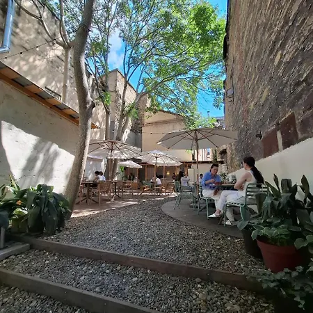 Lägenhet на єврейській *